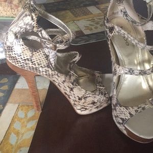 Bebe shoes they have defect